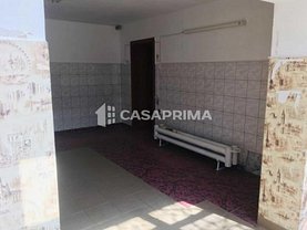 Închiriere spaţiu comercial