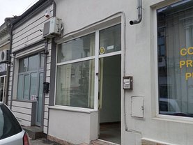 Închiriere spaţiu comercial