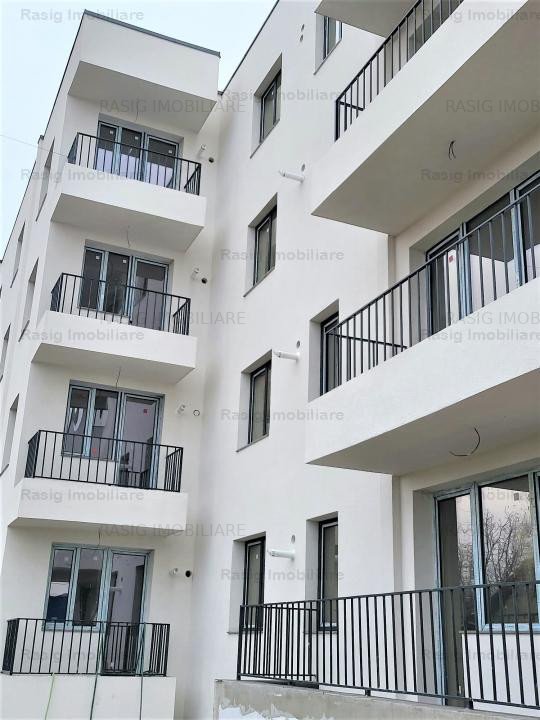 3 camere cu 2 balcoane si curte proprie ! Comision 0%