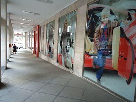 Vânzare spaţiu comercial