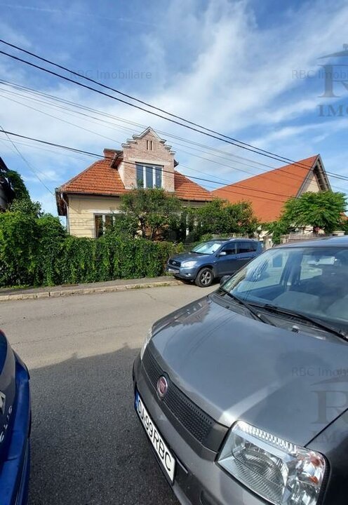 Casa din perioada interbelica la 3 minute de ultracentral