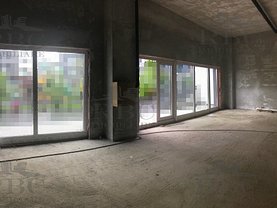 Vânzare spaţiu comercial