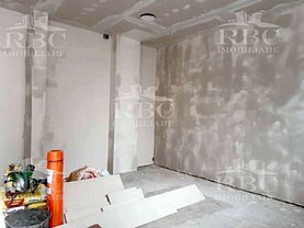 Închiriere spaţiu comercial