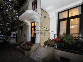 Casa de închiriat 9 camere, în Ploiesti, zona Ultracentral