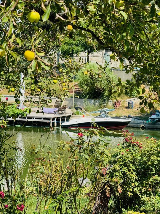 Vila frumoasa cu ponton pe Lacul Snagov / 5 camere / Scoala Mihai Eminescu