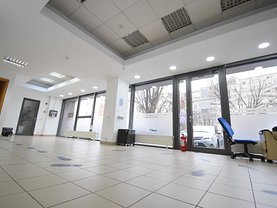 Închiriere spaţiu comercial