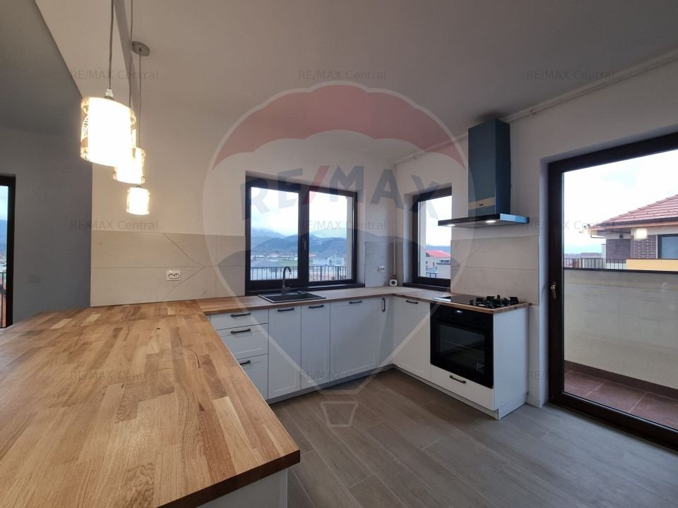 Penthouse 3 camere (210 mp) si loc de parcare, de inchiriat, Cristian