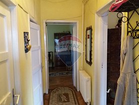 Casa de vânzare 4 camere, în Brasov, zona Florilor