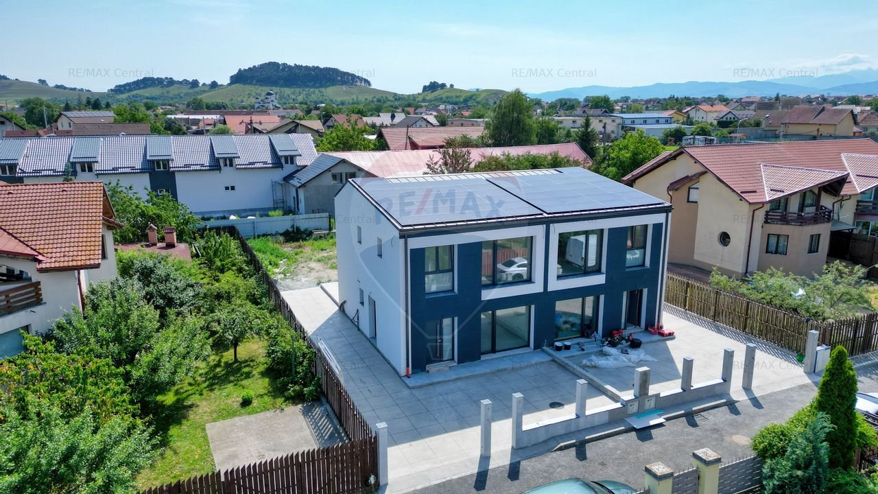 Casa / Vila cu 4 camere de vanzare