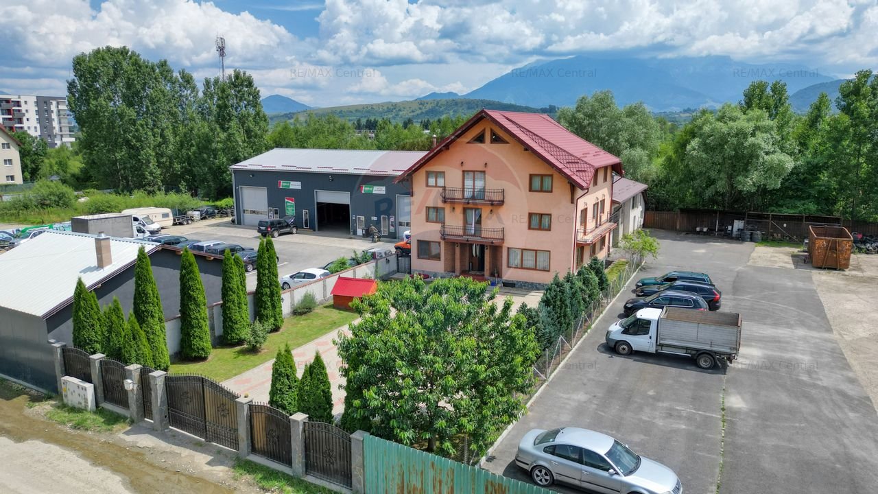 Casa / Vila cu 10 camere de vanzare in zona Blocuri - Zarnesti