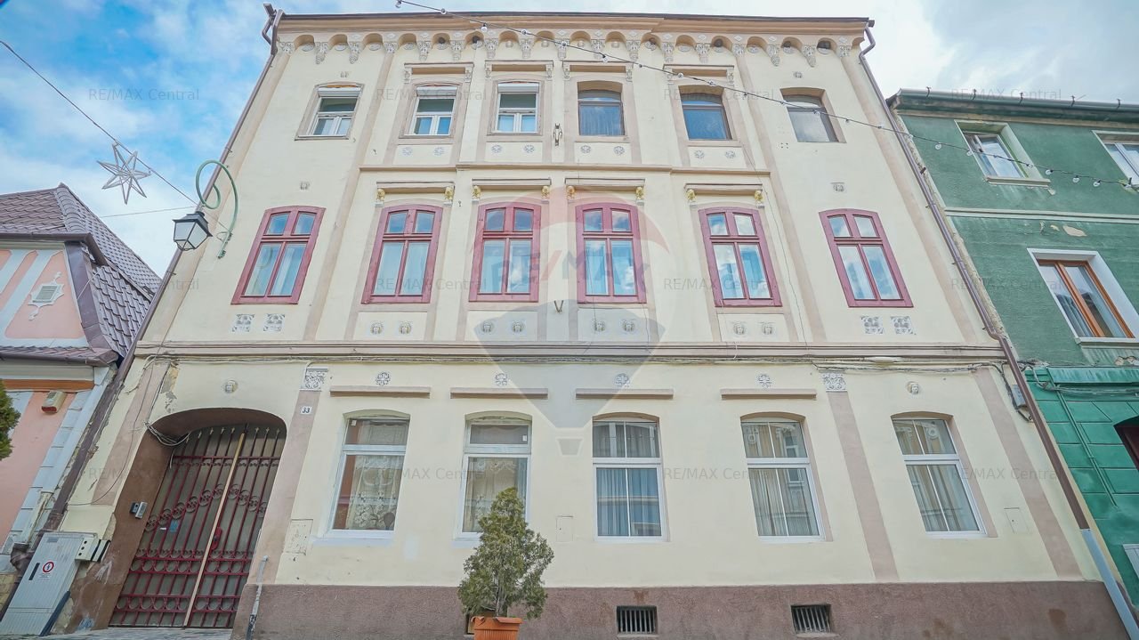 De vanzare imobil generos, 9 camere, 6 bai, Centrul Istoric