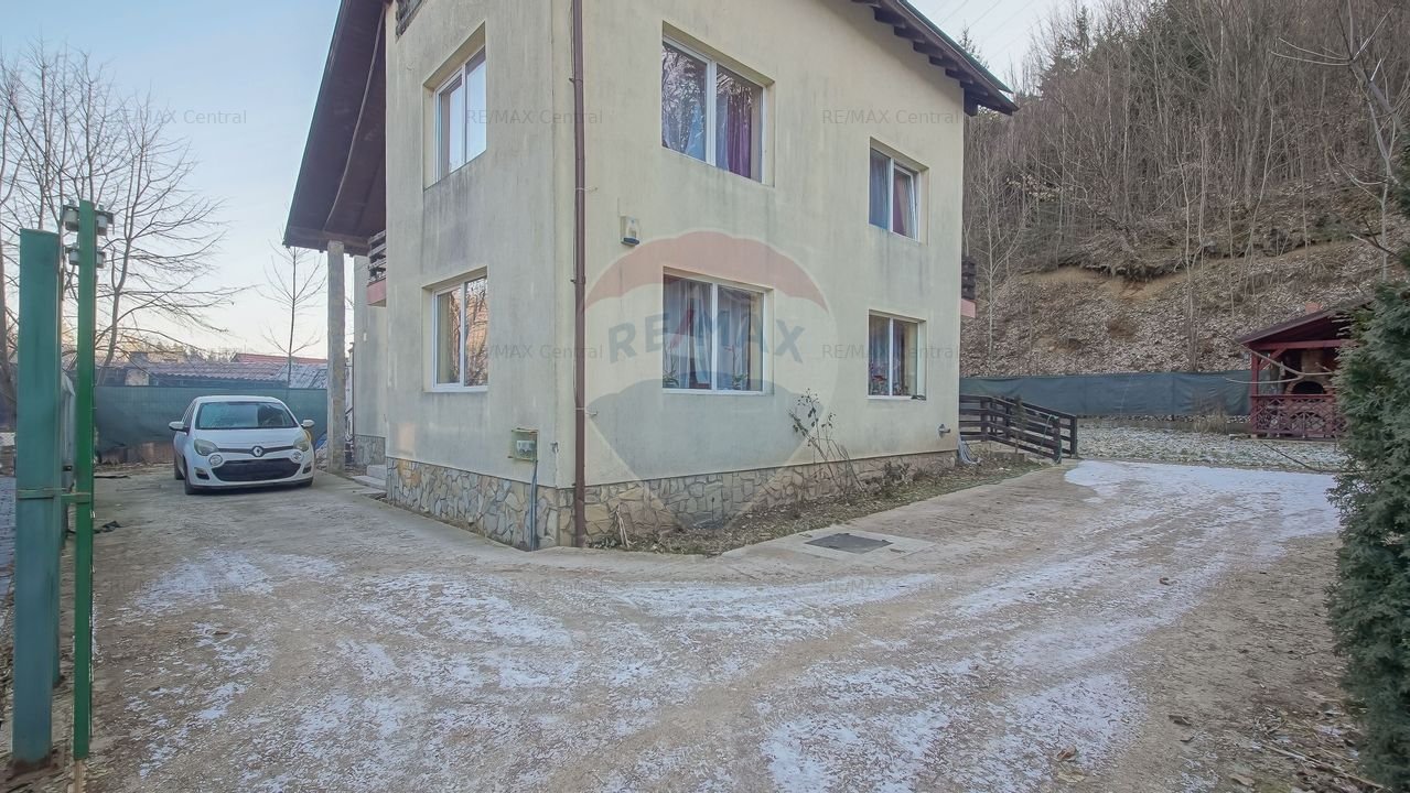Casa de vanzare intr-un loc linistit din zona Dambul Morii
