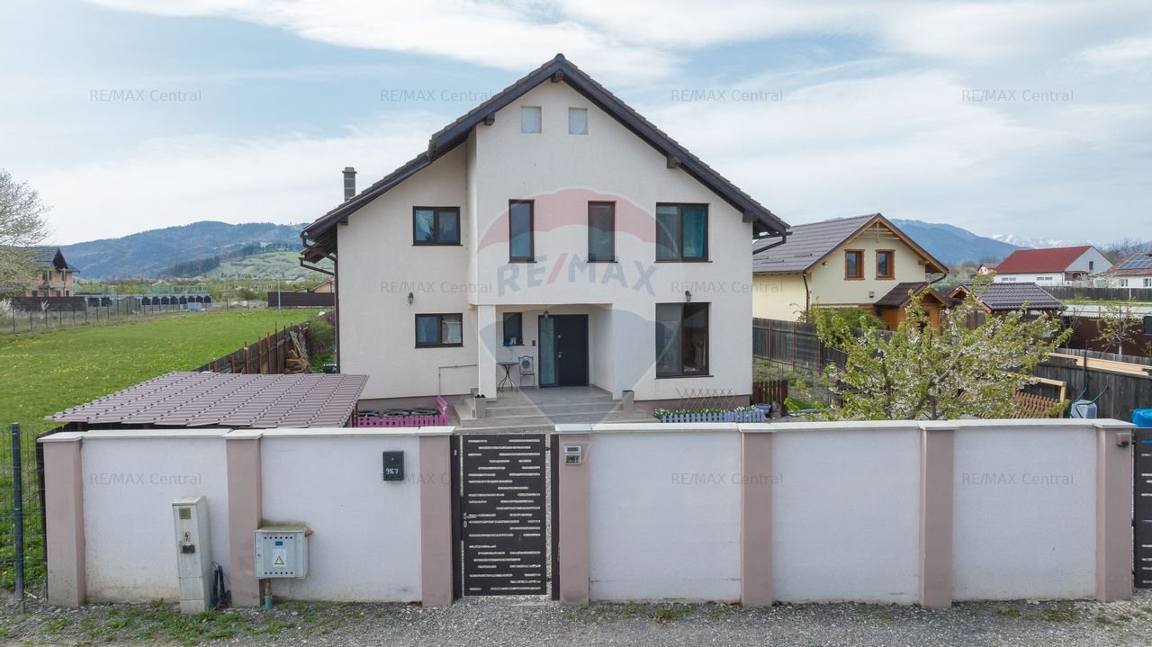Casa individuala in Carpinis, 1093 mp teren, mobilata, zona linistita