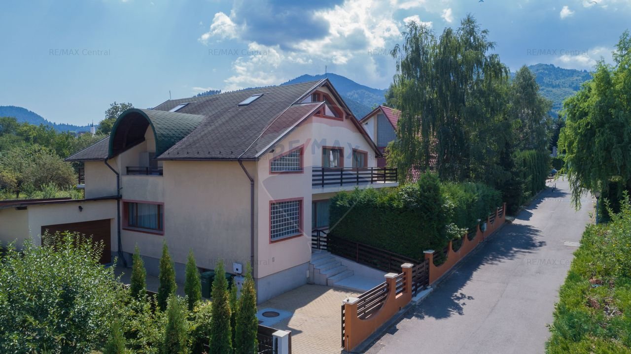 Casa / Vila -Spatiu Generos pentru Locuinta, Birouri sau Educationale