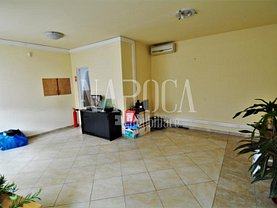 Casa 9 camere în Floresti
