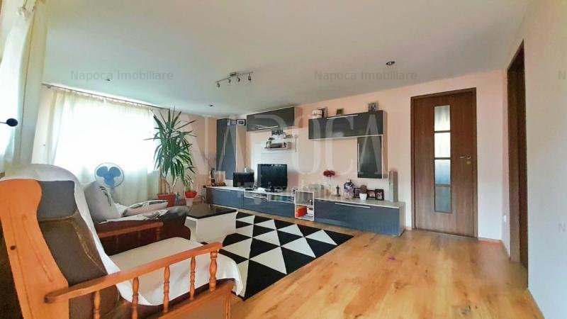 Casa 6 camere de vanzare in Floresti