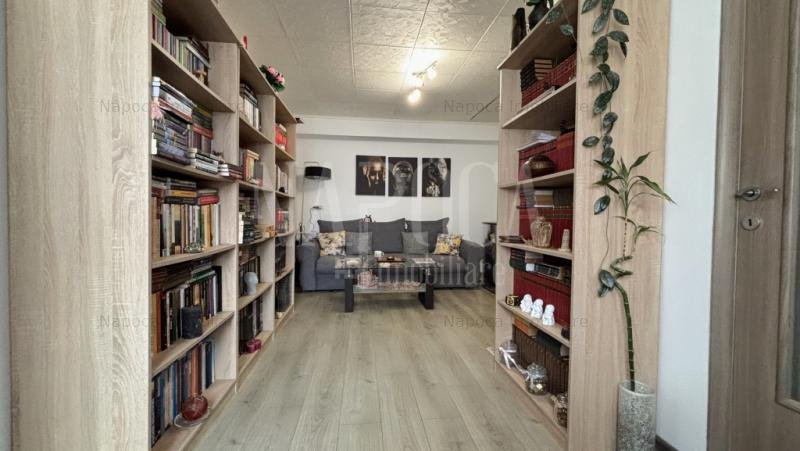 Casa 8 camere de vanzare in Floresti