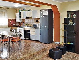 Casa de închiriat 4 camere, în Alba Iulia, zona Cetate
