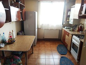 Apartament de vânzare 3 camere în Targu-Jiu, Central