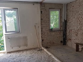 Apartament de vânzare 3 camere în Targu-Jiu, Central