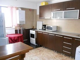 Apartament de închiriat 3 camere în Targu-Jiu, Central