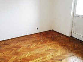 Apartament de vânzare 2 camere în Targu-Jiu, 9 Mai