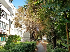 Apartament de vânzare 4 camere, în Targu-Jiu, zona Central