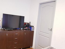Apartament de vânzare 2 camere în Targu-Jiu, 9 Mai