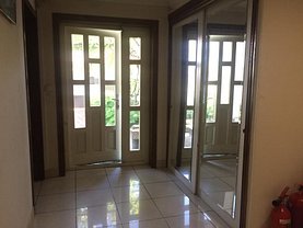 Casa 8 camere în Targu-Jiu, Central