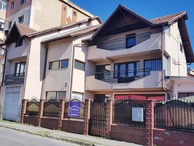 Casa 10 camere în Targu-Jiu, Central