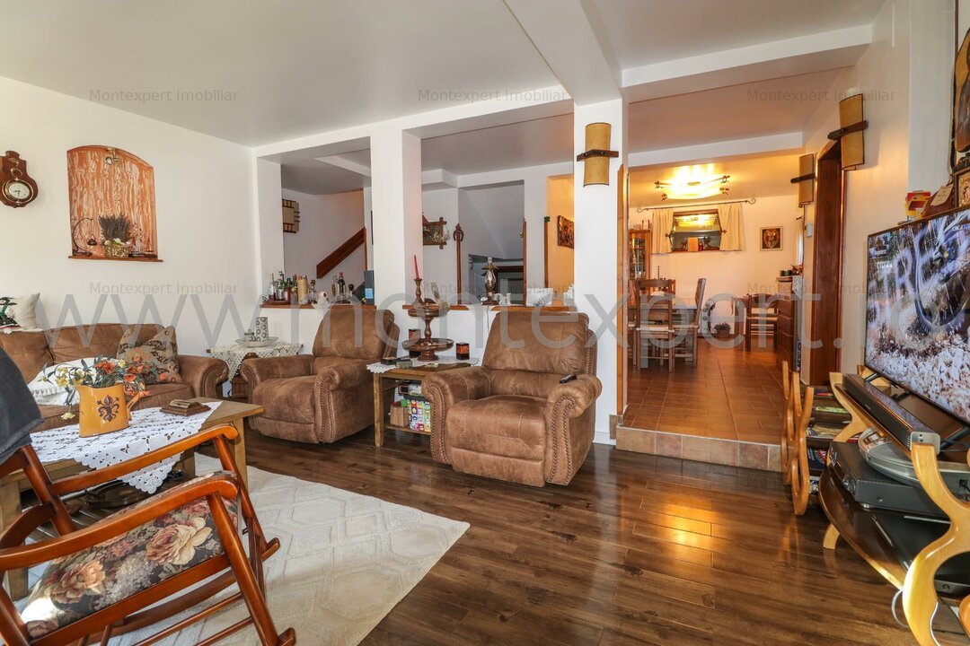 Vila de vanzare, cu gradina deosebita!!!