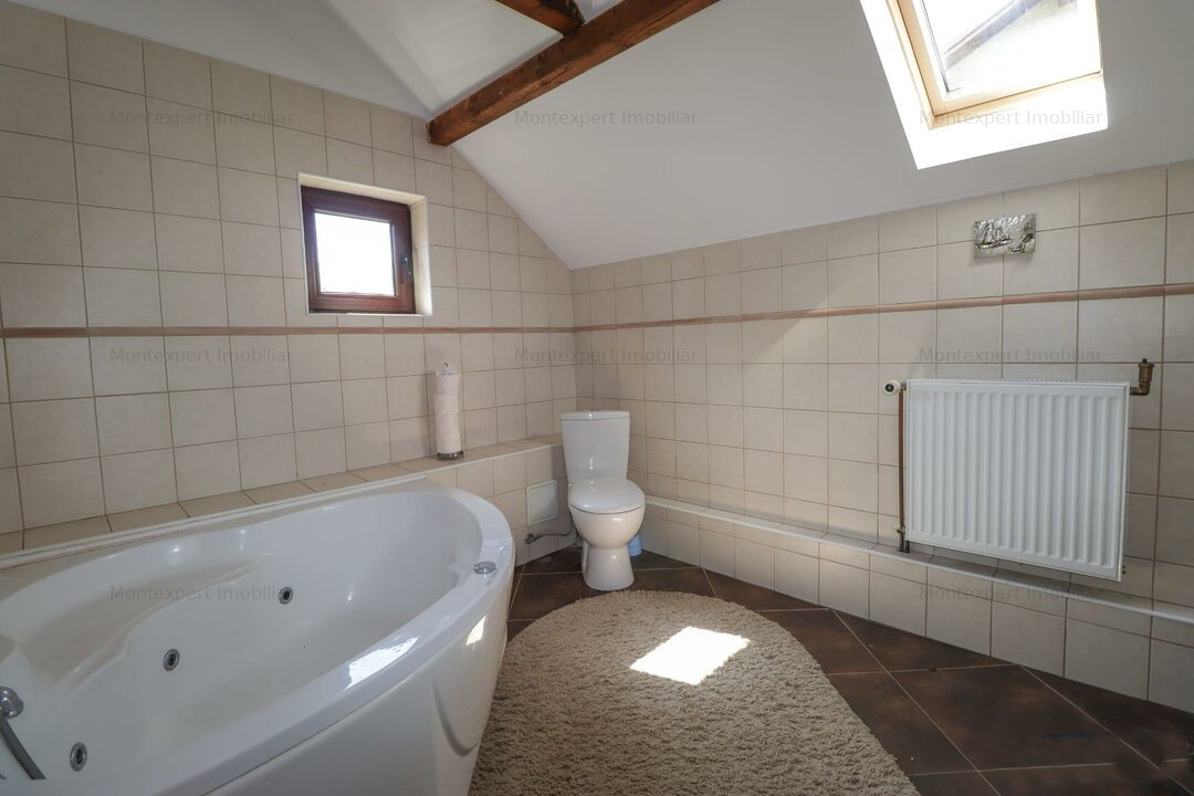 Vila de vânzare în Sinaia, cartier Cumpatu, cu priveliște deosebită spre munți!