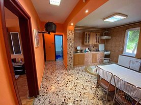 Apartament de vanzare 3 camere, în Targu Mures, zona Gheorghe Doja