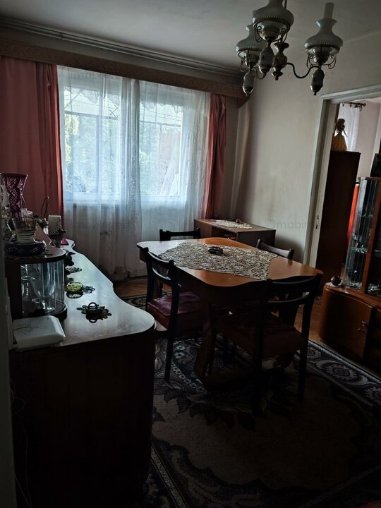 De vanzare apartament 3 camere in Dambu str. Surianu