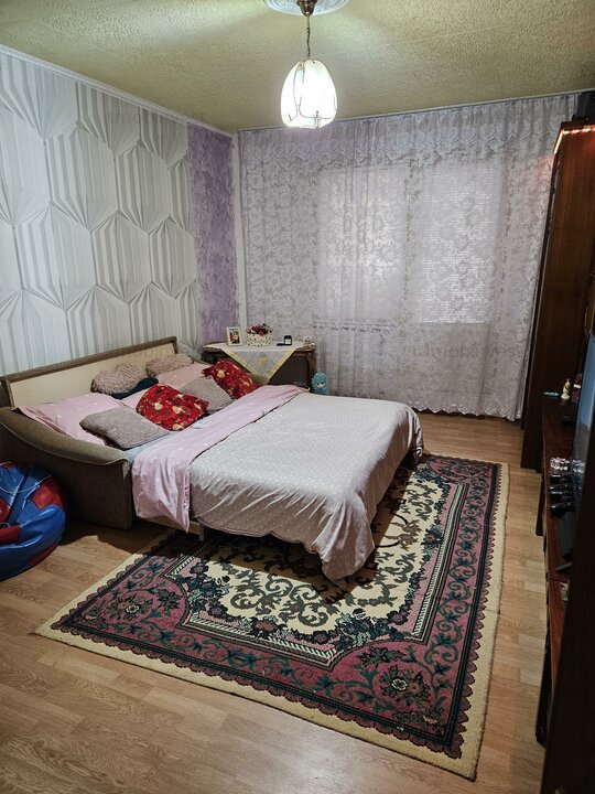 Vand apartament 2 camere,Unirii,etajul 4,confort 1,decomandat,zona excelenta.