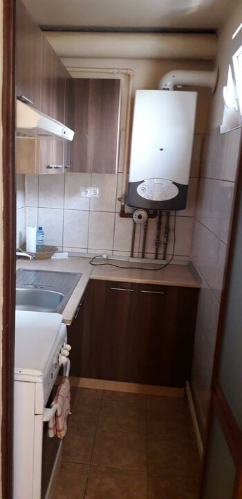 De vanzare apartament 2 camere in Rovinari