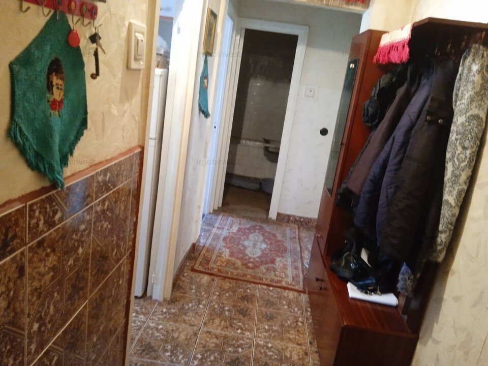 Inchiriez in Tudor, apartament cu 2 camere, et.1, decomandat, CT. proprie, mobil