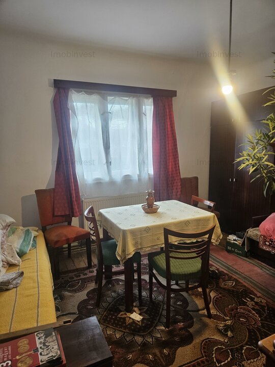 De inchiriat,casa cu 2 camere, strada Remetea,mobilat modest ,singur in curte.