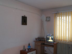 Apartament de vânzare 3 camere în Ramnicu Valcea, Petrisor