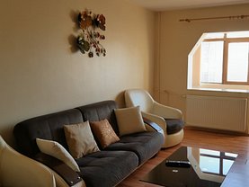 Apartament de închiriat 3 camere, în Râmnicu Vâlcea, zona Central