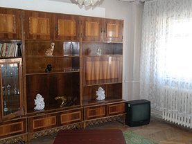 Apartament de vânzare 3 camere, în Ramnicu Valcea, zona Central
