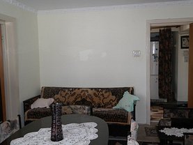 Apartament de vânzare 3 camere, în Ramnicu Valcea, zona 1 Mai