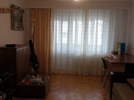 Apartament de vânzare 3 camere, în Râmnicu Vâlcea, zona Nord
