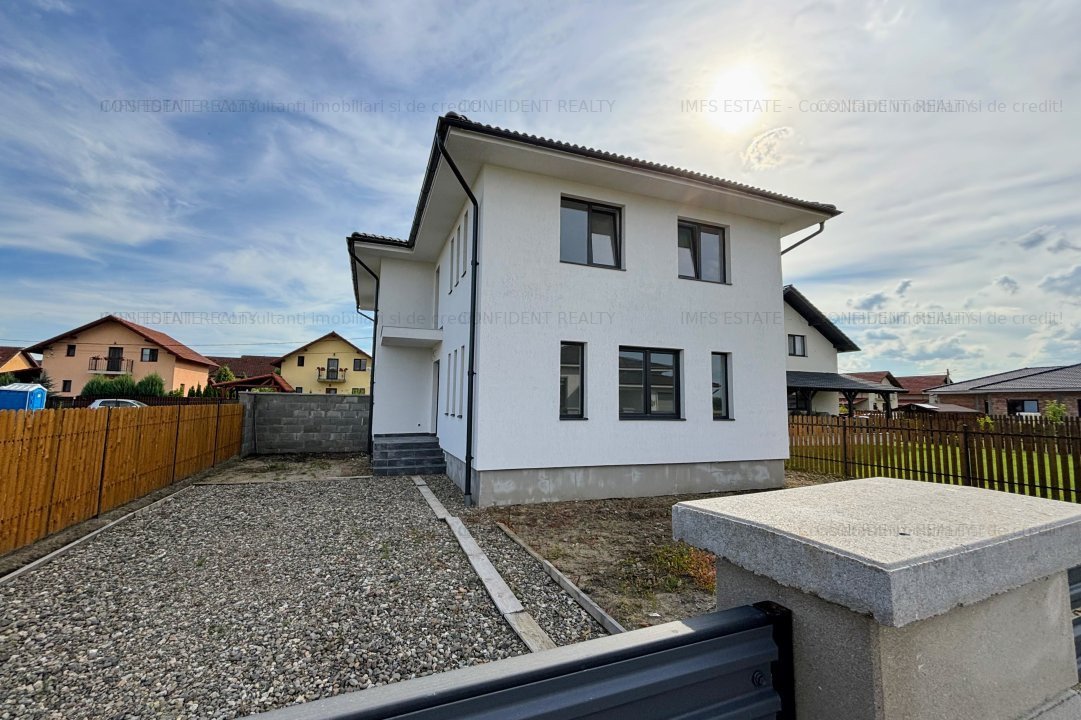 Dezvoltator! Casa duplex luminoasa cu toate utilitatile, in zona rezidentiala.