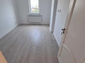 Apartament de vânzare 3 camere, în Suceava, zona Obcini