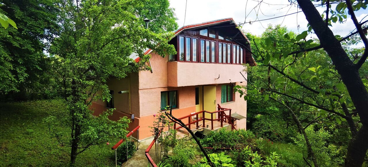 Casa Breaza 2004 , teren superb 1643mp , zona frumoasa de deal , fara poluare