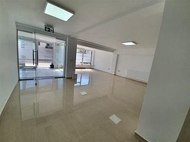 Vânzare spaţiu comercial