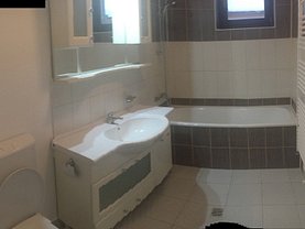 Apartament de închiriat 3 camere, în Baia Mare, zona Central