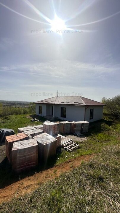 TAUTII DE SUS, casa pe 1 nivel 150mp -semifinisata, 5ari teren !