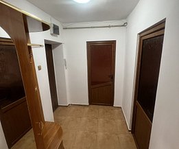 Apartament de vânzare 3 camere, în Tulcea, zona Păcii